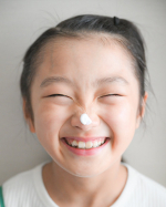 無添加　日やけ止めミルク　チューブタイプをお試しさせていただきました！石けんラク落ちで！お風呂でスルっと落とせるUVケアミルクで子どもにぴったり！わざわざクレンジング使わなくていいのが本&hellip;のInstagram画像