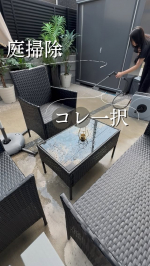 【アタッチメントも変えられる！ホースリール🚿】.庭も活躍するこの季節🌻そろそろ庭掃除しないとー💦ってときにみつけたこのホースリール🙌🏻✨.用途によってアタッチメントも付け替えできるんです&hellip;のInstagram画像