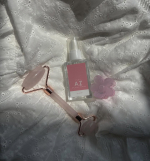 Tired of battling shine and stickiness? Say hello to the PLUS AZ Balance Serum, expertly formulated&hellip;のInstagram画像