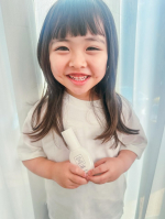 ノンガス＆ノンアルコールで肌に優しい日焼け止めミスト　お試しさせていただきました✨✨白いね〜と(たまに)褒めていただくめめぱち、私と一緒でめちゃくちゃ焼けやすい😭朝しっかりと日焼け止め塗って&hellip;のInstagram画像