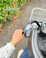 かわいいブレスレット..と見せかけてある秘密が🤭夏にもぴったりなカラーがかわいいくてお気に入りなんだけど、これ、磁気が2つもついてるの！（写真4枚目見てみて🥹）2年前、10キロ子供の&hellip;のInstagram画像