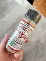 クレイジーソルトをモニターさせていただきました。日本の食卓で40年以上愛されるハーブソルトです。結晶状の岩塩と数種類のハーブとスパイスで仕上げたこの商品は、和・洋・中華・エスニックなど料理のジャ&hellip;のInstagram画像