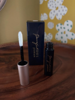 BONNY LASHES Premium 初めて手に取ったとき、まずブラシの形に感動しました。細くて繊細な毛先がまつ毛の根元までしっかり届くので、まつ毛1本1本を逃さずキャッチ。液のノリも驚くほど良&hellip;のInstagram画像