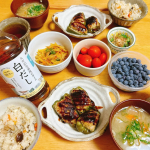 今日の晩ごはん。#炊き込みご飯 #ピーマンの肉詰め #豚汁 など。今日の炊き込みご飯は寺岡有機醸造さんの大田記念病院が考えた白だし使わせて頂きました。＼管理栄養士監修／国産だし5種✕有&hellip;のInstagram画像