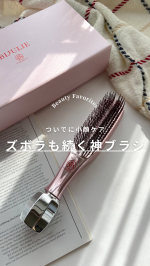 ◀︎◀︎コスメやスキンケアの情報はこちらから&mdash;&mdash;&mdash;&mdash;&mdash;&mdash;&mdash;&mdash;&mdash;&mdash;&mdash;&mdash;&mdash;&mdash;&mdash;&mdash;&mdash;一石二鳥のスカルプ＆小顔ブラシ#BIJULIE#シャンプーブラシ&mdash;&mdash;&mdash;&mdash;&mdash;&mdash;&mdash;&mdash;&mdash;&mdash;&mdash;&mdash;&mdash;&mdash;&mdash;&mdash;&mdash;軽く&hellip;のInstagram画像