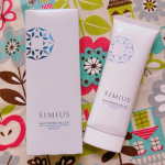 メビウス製薬【SIMIUS 薬用ホワイトニングジェルEX　モイスト/スリムタイプ】「W美白有効成分」がシミの根本にアプローチ‼️この1本でシミケアだけじゃなく、保湿、エイジングケアまで叶えてくれる&hellip;のInstagram画像