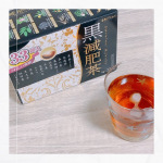 𓍯🏷️ 黒減肥茶古くから健康に良いとされる黒茶(プーアル)、烏龍茶をベースに、黒大豆、黒麦など健康素材をぜいたくに12種類ブレンドしているそう🌿0kcalと嬉しいポイント❣️香りもよく&hellip;のInstagram画像