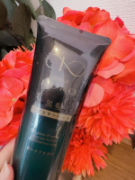 薬用リリィジュKUROと黒髪ヘアカラーパックを引き続きお試ししています。こちらは、女性の黒髪ケアに寄り添う『リリィジュKUROシリーズ』の薬用ヘアケア商品です。ブラックとシルバーのボトルは使うたび&hellip;のInstagram画像