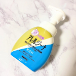 ♡⁡アレルジーナ 泡洗顔 ⁡⁡抗ヒスタミン成分配合✨※有効成分（ジフェンヒドラミン塩酸塩)泡ででてくるタイプで、やさしく簡単に洗い流すそうです♡⁡ふわふわ泡で洗えて気持ちいいです☺&hellip;のInstagram画像