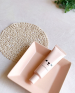 明色化粧品モフモフレンズ薬用美白アイクリームこちらのアイテムは薬用美白アイクリームとのことですが、有効成分【ナイアシンアミド＆グリチルリチン酸2K】のW配合なのだとか❗️&nbsp;シワ／シミ／くすみ&hellip;のInstagram画像