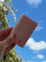 マザーアンドドーター・クリアUVスティック SPF50+PA++++手を汚さずさっと塗れる！きしまないサラサラなテクスチャーのボディ＆フェイス用透明UVスティック  ・UV対策しながらお肌をケアで&hellip;のInstagram画像