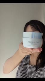 最近、頬のシミが気になる🥲そこで、シミ対策(※)のため、@perfectone_info　パーフェクトワン 薬用ホワイトニングジェル＜医薬部外品〉を使い始めました✨ひとつで、化粧水、乳液、ク&hellip;のInstagram画像