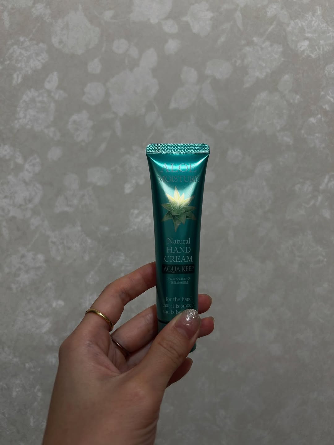 口コミ投稿：アロエモイスチャーを使い始めてから、手肌の乾燥がぐんと気にならなくなりました！ …