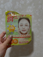 美容成分を贅沢に配合したシートマスクで、保湿力と肌の透明感アップを実感しやすいアイテムです。薄めのシートながらもしっかりとした密着感があり、美容液がひたひたに含まれていて、顔全体をしっかりと覆ってく&hellip;のInstagram画像