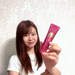 アロエモイスチャー・ローズ ハンドクリームローズの香漂う、保湿力が高いのにべたつかないハンドクリーム　コンパクトサイズでポケットや小さなバックにも入るところがとってもいい。さらっとして&hellip;のInstagram画像