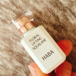 HABA フローラルリフトスクワラン9/3（水）より数量限定発売　ハリ、つや、うるおいをもたらす華やかさと安らぎに満ちたフローラルの香りのスクワラン！優しく香るフローラル。化粧水の後の&hellip;のInstagram画像