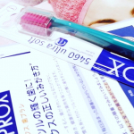 #PR #株式会社クラデンジャパン #クラプロックス使ってみた #天使の歯ブラシ #monipla #curaprox_fanとにかくデザインが可愛い&hearts;緑の本体にピンクのブラシ！スイスのプレ&hellip;のInstagram画像