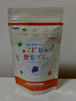 「こども食育グミ」を子どもとお試ししました。こちらは３歳から食べられるよう栄養バランス、安全性、美味しさ、食べやすさ、続けやすさなどを追求して開発された栄養機能食品です。ぶどう味で子どもも美味し&hellip;のInstagram画像