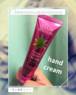 🌹アロエモイスチャー・ローズ ハンドクリーム🌹アロマ効果？癒しの香りです香りを堪能しているうちに、手もしっとりとても良い香りに包まれるので良いですねこのままおやすみなさーい✨#PR&hellip;のInstagram画像