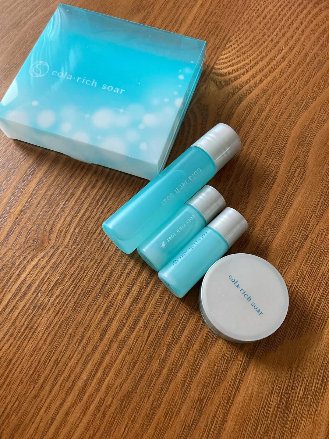 口コミ投稿：美容液が朝用と夜用があるのに驚きました！朝はすっと肌に馴染むからメイク時短だし…