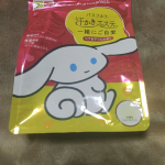 シナモンロールとココカラファインのコラボで可愛いイラスト仕様の汗かきエステバスソルトです✨シア&ザクロの甘い香りに癒やされます✨じんわり汗をかいて、バスタイムがご褒美になりそうです😊#PR&hellip;のInstagram画像