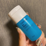 ＊ちふれの美容液💙とろみのあるテクスチャーだけどベタつきがなくて毎日使いに嬉しい🪄美白美容液だけど、ノンアルコールだから肌もピリつかずに使えて敏感になりやすいこの時期にも安心し&hellip;のInstagram画像