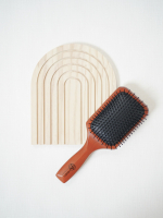 @shearts.brush頭皮すこやかブラシ頭皮と髪のケアに使えるブラシです✨　最近目元や首元の疲れも出てるなぁと感じる&hellip;頭も美容院でシャンプーの時にマッサージしてもらうんだけど、そ&hellip;のInstagram画像