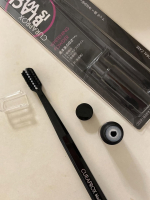 🖤✨ブラックイズホワイト使ってみたよ✨🖤今回セットで使ったのは、歯ブラシ1本＋パウダーはみがき🪥🤍このパウダーはカーボン入りで、汚れや黄ばみ、歯石や歯垢の沈着を防いでくれる優秀アイテム👏実際&hellip;のInstagram画像