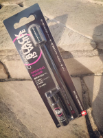 ブラックがかっこいい歯ブラシ🖤:歯磨き粉つきです🫧この歯磨き粉もやばい！歯が白くなったかも✨しかも、歯がつるつる🦷口腔内が爽やか🩵#PR #株式会社クラデンジャパン #クラプロック&hellip;のInstagram画像