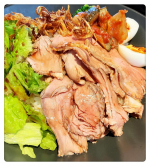 市川市の情報サイトを見ていたら9月1日に、 洋食屋『Atdining（アットダイニング）』がオープン🎉 と載っていたので、ランチしてきました🍽️ ローストビーフ丼✨　低温で、じっくり&hellip;のInstagram画像