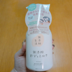 【おすすめ商品紹介】無添加生活シリーズの無添加ボディミルクを使ってみました！私がまず感動したのは、保湿ケアってベタつきがちだけど、これは全然ベタつかなくてサラッと使えるところです😳✨香料も入&hellip;のInstagram画像