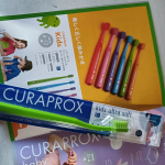 【スイス🇨🇭の歯ブラシ】気になったクラデンジャパンさんの、「クラプロックスキッズ」息子は8歳でまさに歯の生え変わり時期。良い歯ブラシを探し続けての、クラプロックスです。一般的な歯ブラシの毛と&hellip;のInstagram画像