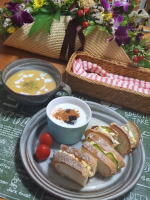 .超久しぶりに焼いたパンとスープの朝ごパンパンを焼くのは今年に入って2回目😅今年は全然焼いてないので、涼しくなったらもう少し焼きたいなぁーと💦スープはSSK清水食品様の「北海道産コーンポタ&hellip;のInstagram画像