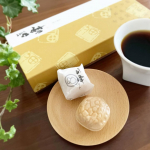 #最中 @tabiiro.otoriyose さんのモニターではじめて食べた金沢の佃の佃煮さん@tsukuda.tsukudani の加賀の白峰くるみの形の最中に甘塩っぱいくるみの&hellip;のInstagram画像