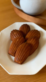 &hellip;🥮【手作りマドレーヌ】米粉でマドレーヌを焼きました。前回作ってすごく美味しくできたので、マドレーヌ型を手に入れてまた焼きました✨部屋がいい匂い👃焼き立てはバターの香りが鼻にぬけて幸&hellip;のInstagram画像