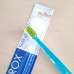 .見た目からかわいいスイス発の歯ブラシ🪥毛の量がダントツで多い！いままで使った歯ブラシの中でダントツだと思います☺️なのに、ふわふわとしていてなんで？と思ってしまう程でした！こんなに毛が&hellip;のInstagram画像