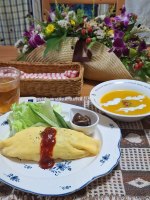 .おうちランチにオムライス🍳スープはSSK清水食品様の「北海道産かぼちゃのポタージュ」動物性原材料不使用で優しい味わいのスープですポタージュスープは季節の野菜を使って自分で作ることが多い&hellip;のInstagram画像