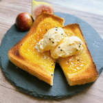 いつかの朝ごはん。焼きいもトースト。**お休みの日の朝ごはんはフレンチトーストやパンケーキみたいな甘いものをリクエストされることが多い我が家。今回は正田醤油さんの「つけて焼いたら焼きい&hellip;のInstagram画像