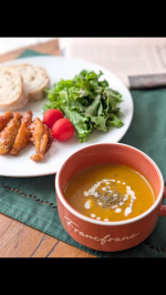 #PR 休日のおひとり様lunchはいつぞやの晩ごはんの残り手羽中の甘辛炒め❤おいしいけれど、お弁当には入れにくいんだよね💦すっかり秋めいた空気なので、温かいスープがほしくてかぼち&hellip;のInstagram画像