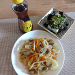 かどや純正ごま油を使っての2品♪☆焼きうどん☆のりのりな奴（某焼肉チェーンの再現）焼きうどんは、炒める時ごま油にするだけで、香ばしさがたまりません♪のりのりな奴は娘の好物だったのですが、&hellip;のInstagram画像