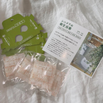 シンク下の衛生当番✨シリカゲルBタイプを基材に採用した温気や臭いに対して優れた吸収力があるとのこと！クローゼットがどうしても湿気が篭りやすくて、タンスっぽいカビの様な匂いがするので置いてみま&hellip;のInstagram画像