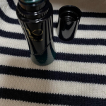 薬用リリィジュKURO　黒髪ヘアカラーパック二つを使い続けて感じたこと！ヘアケアが自分でできるようになり、髪に艶も出た気がします。自宅ケアは、時間もかからないし、アポも取らなくていいか&hellip;のInstagram画像