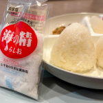 𖤣𖥧𖥣𖡡𖥧𖤣..塩むすびがブームな兄弟。コンビニでもおにぎり屋さんでも選ぶのは&rdquo;塩むすび&rdquo;です🍙今回は「海の精 あらしお 」を使いSNSで話題の塩むすびのレシピを再現しました。材料&hellip;のInstagram画像