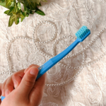 𓈒𓏸┈┈┈┈┈┈✾┈┈┈┈┈┈𓏸𓈒歯肉を傷つけないやわらかさと、汚れをしっかり取り除く弾力性が特徴のCURAPROX（クラプロックス）の歯ブラシキッズ　子ども歯ブラシ(4歳～12歳)をお&hellip;のInstagram画像