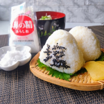 .最初に&hellip;おむすび🍙握るの得意ではありません💦下手です。【海の精あらしお】を使って塩むすびを作りました。あッ💦１ｍくらい離れて見ていただけると、文字が浮かび上がってくるかもしれません😅我&hellip;のInstagram画像