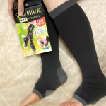 1週間がんばった脚にご褒美タイム♪&nbsp;スリムウォーク 金曜日のリセットリフレは歩くだけでツボ押ししてくれる"足裏プッシャー"付！足裏をケアしながら、段階圧力設計でふくらはぎを引き締めてくれて脚がス&hellip;のInstagram画像