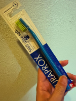 スイスのプレミアム歯ブラシクラプロックス。歯医者さんなどでもよくお見かけするので、気になっていました。特徴は、超極細毛の圧倒的な植毛本数。その本数なんと5460本！これにより歯ぐきにやさしく汚れをしっ&hellip;のInstagram画像