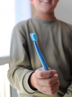 𓃟⁡⁡前にも使ったことがあるクラプロックスのキッズ用歯ブラシを息子が使ってみた⁡⁡⁡ここの歯ブラシはカラー展開が日本にない感じでカラフルだから子供達も気に入る子が多いんじゃ&hellip;のInstagram画像