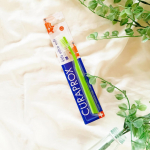 とってもポップでかわいい歯ブラシ🪥親子でクラプロックス使っています子供でも上手に持ててやさしくみがけるしお気に入りのカラーが選べる🩵🩷磨き残しなしを目指して今日も歯磨き頑張ろう🪥✨&hellip;のInstagram画像