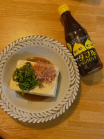 🍋✨寺岡家のダブルレモンぽんず 300ml✨🍋瀬戸内で育ったレモンの果汁とピューレを使用した、さわやかな香りとほどよい酸味が特長のぽんずです🍋💛果汁とピューレの&ldquo;ダブルレモン&rdquo;で、レモンの風味&hellip;のInstagram画像